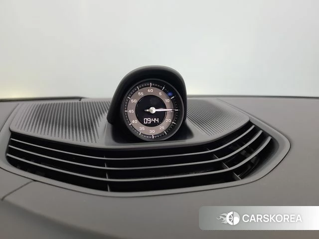 Porsche Taycan 2024 Темно-зеленый из Кореи, фото 4