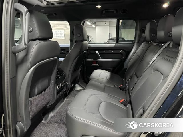 Land Rover Defender (L663) 2024 Черный из Кореи, фото 4