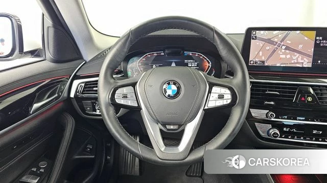 BMW 5 Series (G30) 2022 Белый из Кореи, фото 4