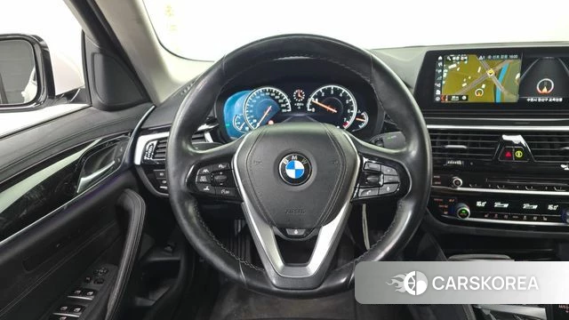 BMW 5 Series (G30) 2018 Белый из Кореи, фото 4