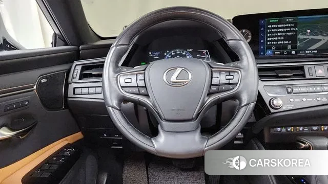 Lexus ES300h 7th generation 2024 Серебристо-серый из Кореи, фото 4