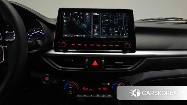 Kia The New K3 2nd generation 2022 Белый из Кореи, фото 4