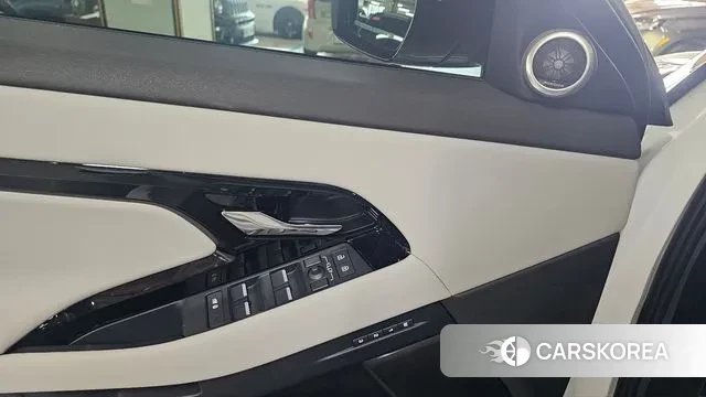 Land Rover Range Rover Evoque 2nd Generation 2024 Белый из Кореи, фото 4