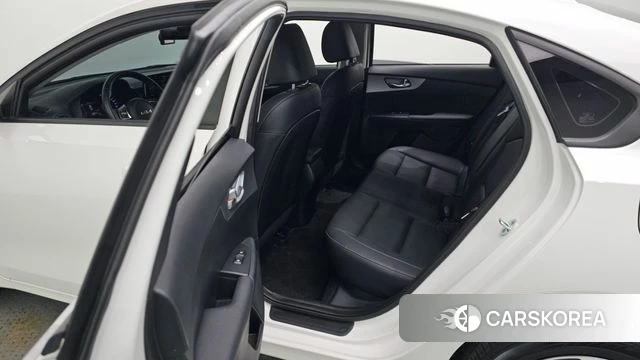 Kia The New K3 2nd generation 2021 Белый из Кореи, фото 4