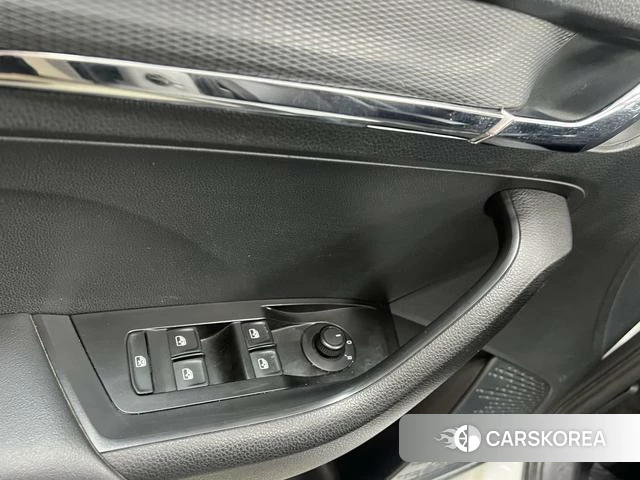Skoda Komick 2023 Белый из Китая, фото 4