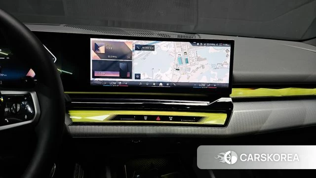 BMW 5 Series (G60) 2025 Серый из Кореи, фото 4