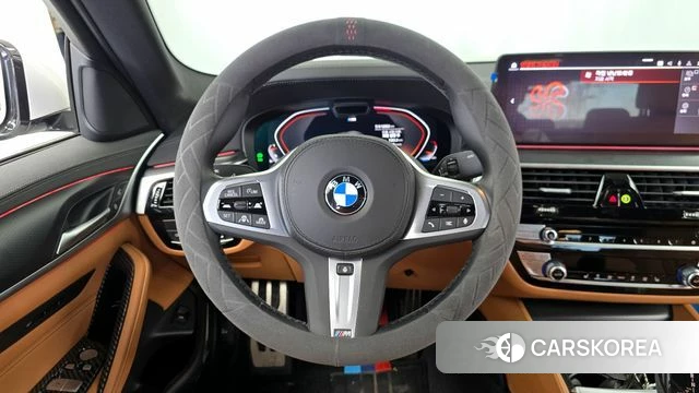 BMW 5 Series (G30) 2023 Белый из Кореи, фото 4
