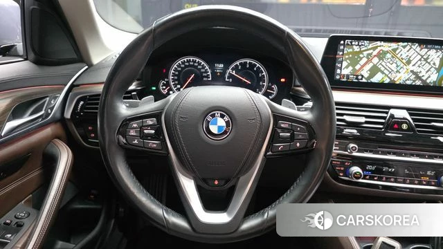 BMW 5 Series (G30) 2018 Серебристо-серый из Кореи, фото 4