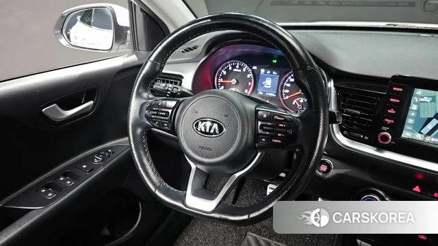 Kia Stonic 2019 Белый из Кореи, фото 4