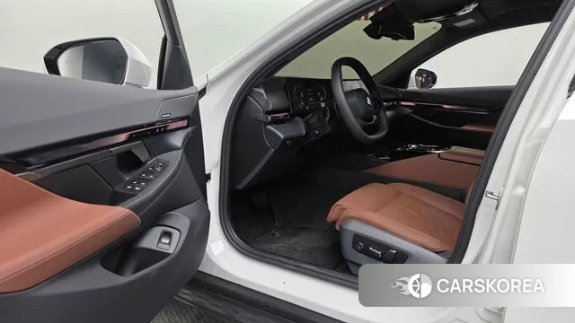 BMW 5 Series (G60) 2025 Белый из Кореи, фото 4