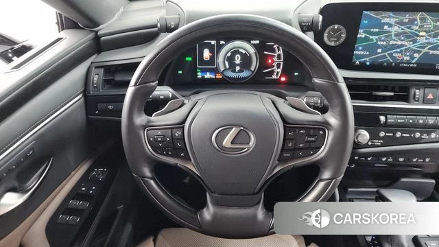 Lexus ES300h 7th generation 2022 Белый из Кореи, фото 4