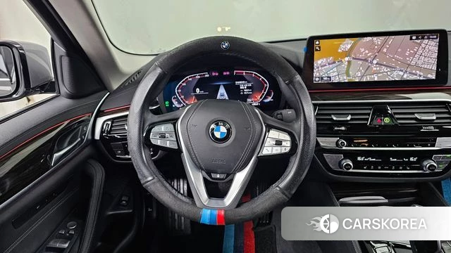 BMW 5 Series (G30) 2022 Серебристо-серый из Кореи, фото 4