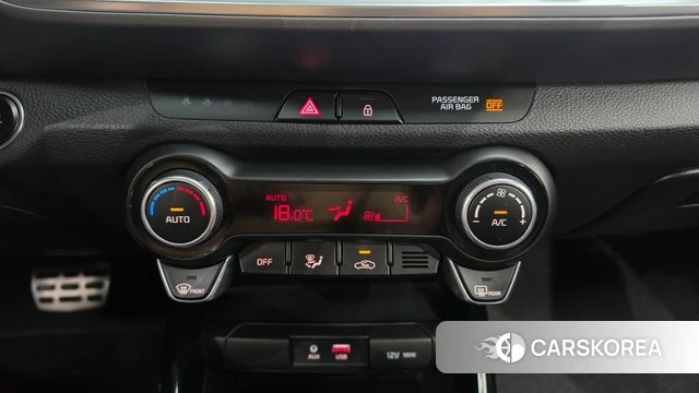 Kia Stonic 2018 Белый из Кореи, фото 4
