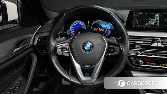 BMW 5 Series (G30) 2018 Белый из Кореи, фото 4