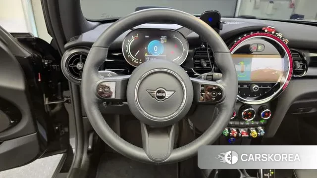 Mini Cooper Convertible 2023 Черный из Кореи, фото 4