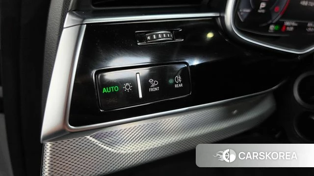 Audi Q8 (4M) 2020 Белый из Кореи, фото 4