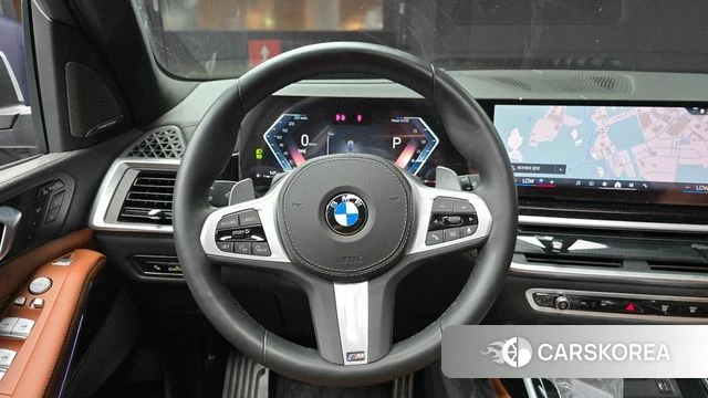 BMW X7 (G07) 2024 Светло-серебряный цвет из Кореи, фото 4