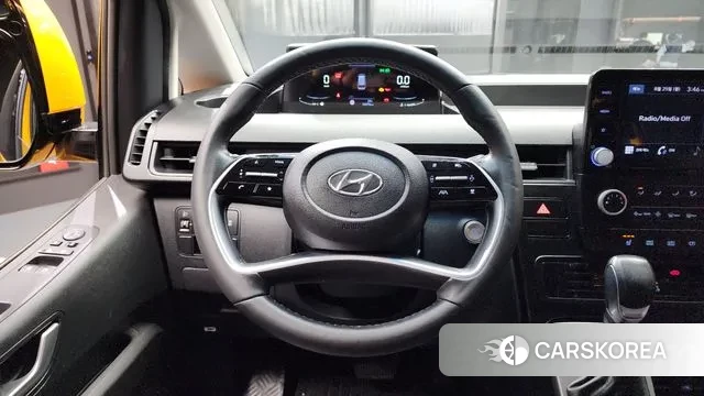 Hyundai Staria 2023 Желтый из Кореи, фото 4