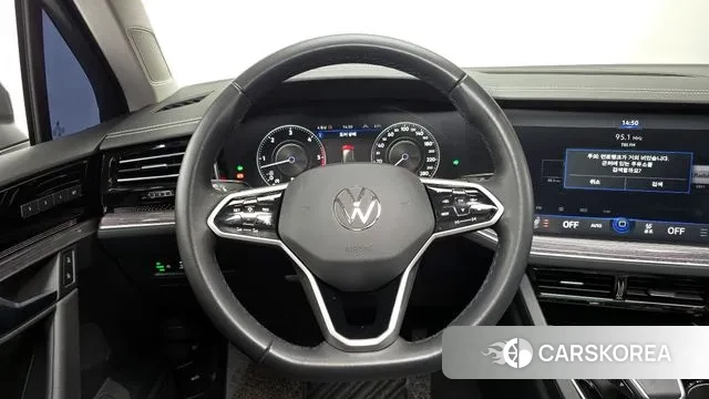 Volkswagen Touareg 3rd generation 2023 Серый из Кореи, фото 4