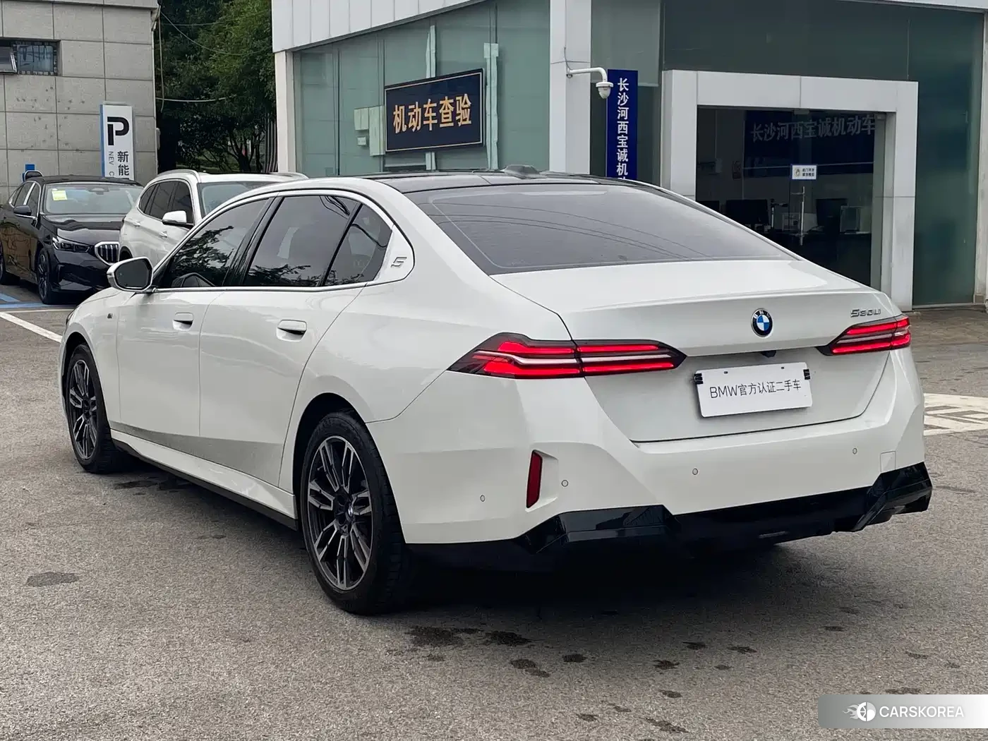 BMW 5 series 2024 Белый из Китая, фото 5
