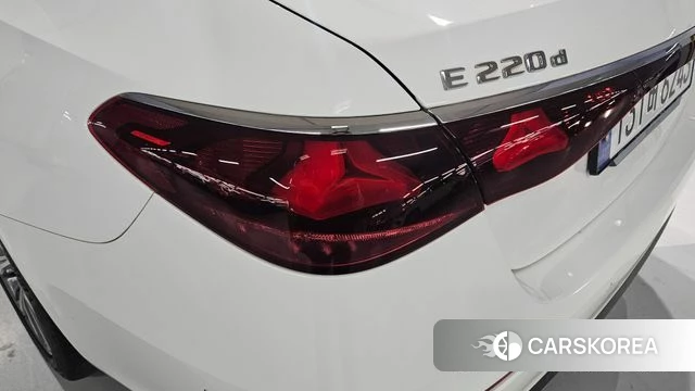 Mercedes-Benz E-Class W214 2024 Белый из Кореи, фото 4