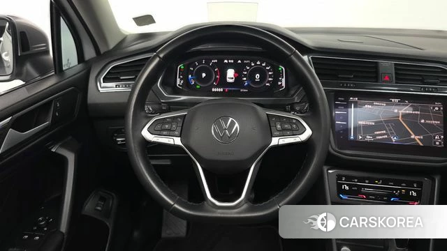 Volkswagen Tiguan Allspace 2023 Белый из Кореи, фото 4