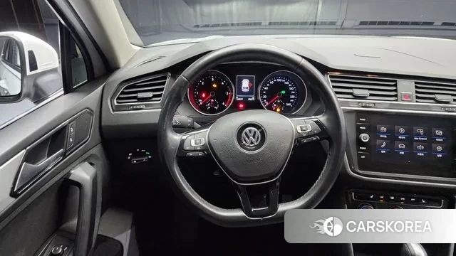 Volkswagen Tiguan second Generation 2018 Белый из Кореи, фото 4