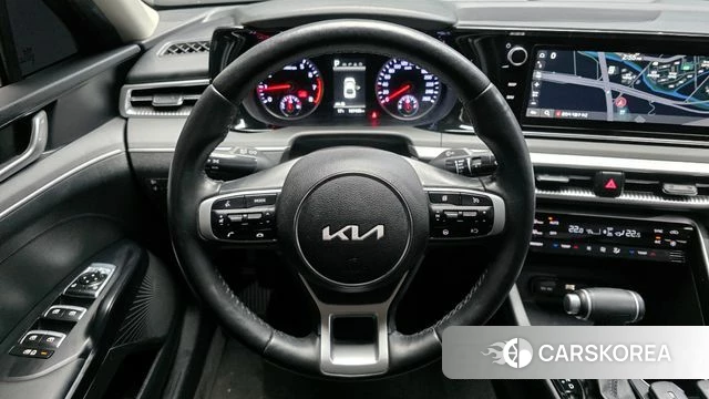 Kia K5 3rd generation 2022 Серебристо-серый из Кореи, фото 4