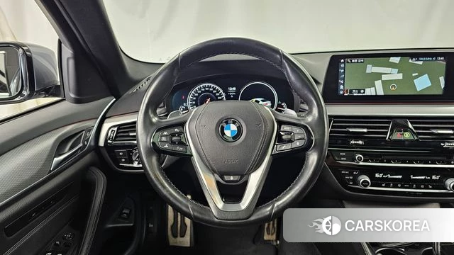 BMW 5 Series (G30) 2018 Серебристо-серый из Кореи, фото 4