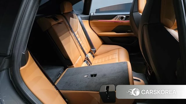 BMW i4 2024 Серебристо-серый из Кореи, фото 4