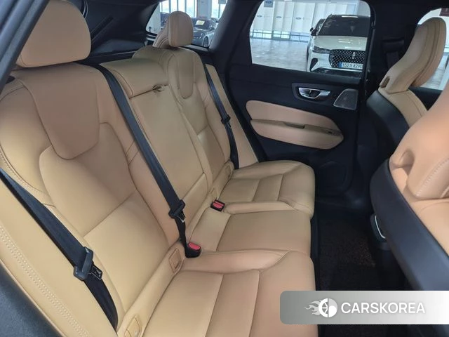 Volvo XC60 second Generation 2023 Белый из Кореи, фото 4