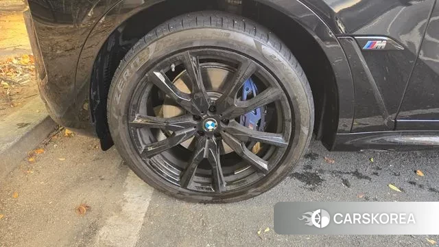 BMW X7 (G07) 2025 Черный из Кореи, фото 4