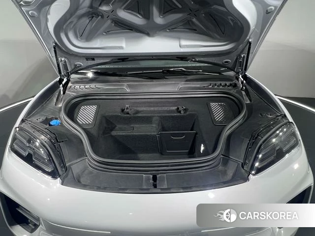 Porsche Macan EV 2024 Белый из Китая, фото 4