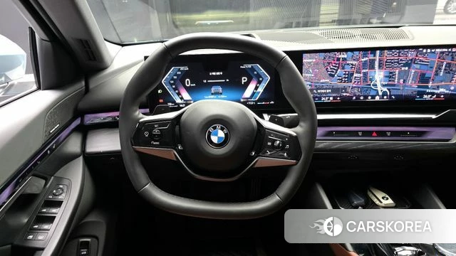 BMW 5 Series (G60) 2024 Небесно-голубой из Кореи, фото 4