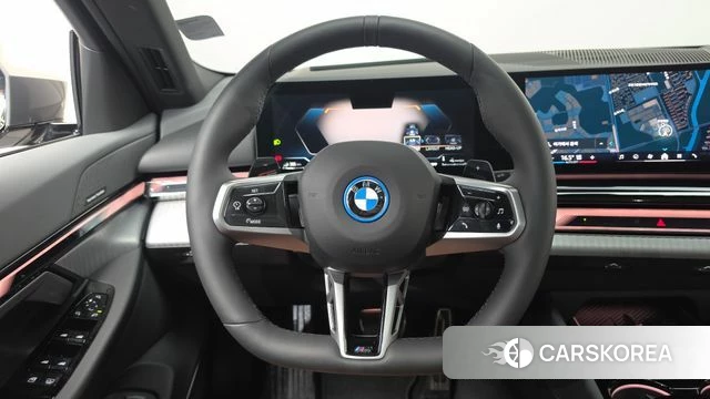 BMW 5 Series (G60) 2025 Серый из Кореи, фото 4