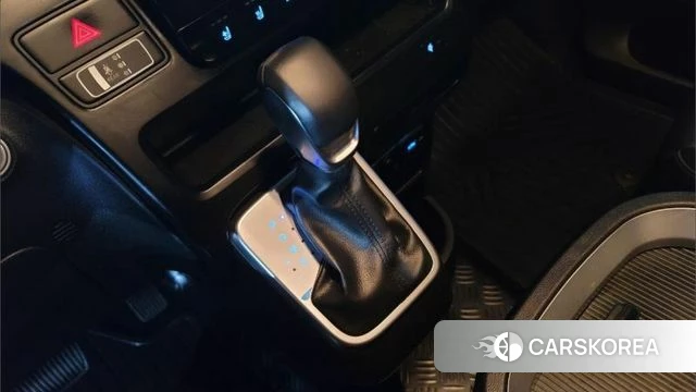 Hyundai Staria 2023 Белый из Кореи, фото 4