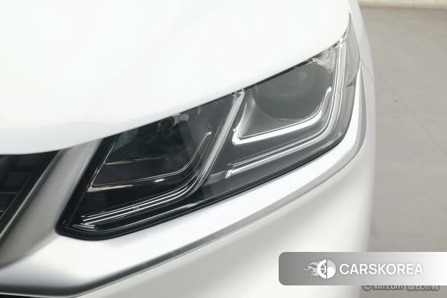 Geely Automobile Binyue 2021 Белый из Китая, фото 4