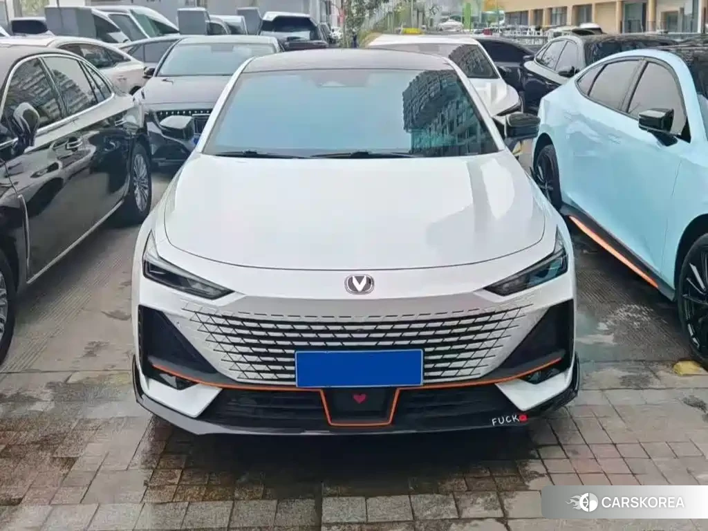 Chang'an UNI-V 2023 Белый из Китая, фото 4