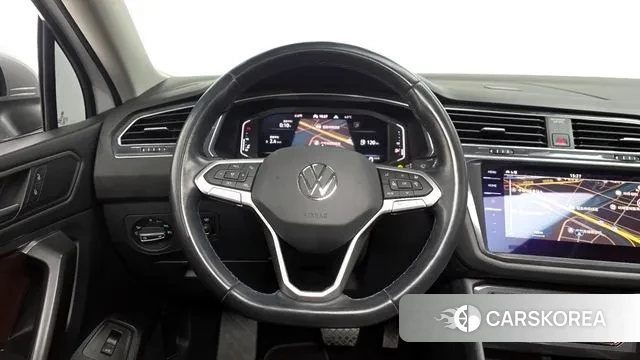 Volkswagen Tiguan Allspace 2023 Белый из Кореи, фото 4