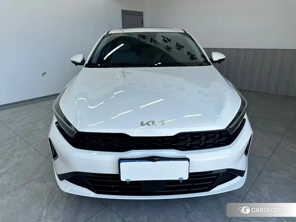 Kia K3 2023 Белый из Китая, фото 6