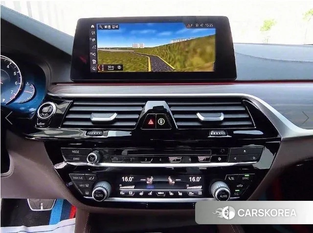 BMW 5 Series (G30) 2018 Серебристо-серый из Кореи, фото 4