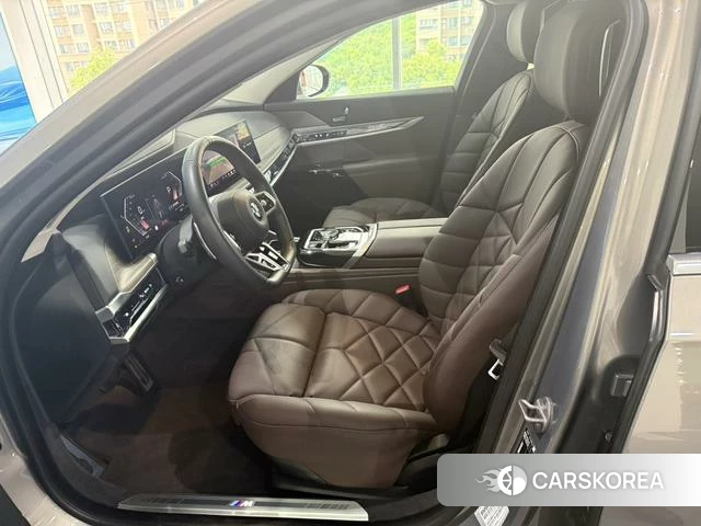 BMW 7 series 2024 Серебристо-серый из Китая, фото 4