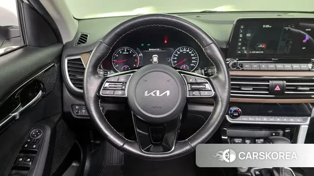 Kia Seltos 2022 Белый из Кореи, фото 4