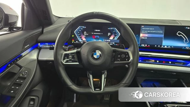 BMW 5 Series (G60) 2025 Черный из Кореи, фото 4