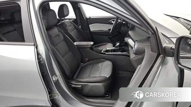 Chevrolet (GM Daewoo) Trax Crossover 2024 Серебристо-серый из Кореи, фото 4