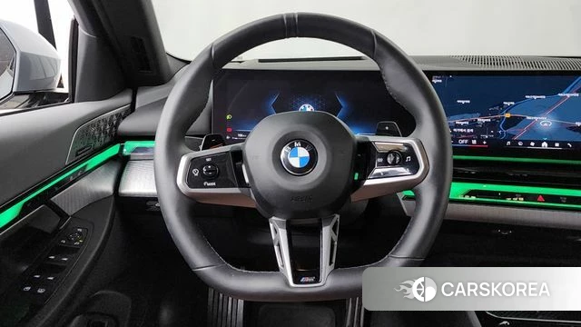 BMW 5 Series (G60) 2024 Светло-серебряный цвет из Кореи, фото 4