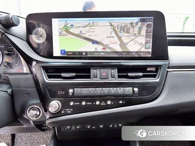 Lexus ES300h 7th generation 2023 Белый из Кореи, фото 4