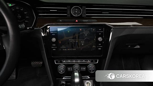 Volkswagen Passat GT (B8) 2018 Серебристо-серый из Кореи, фото 4