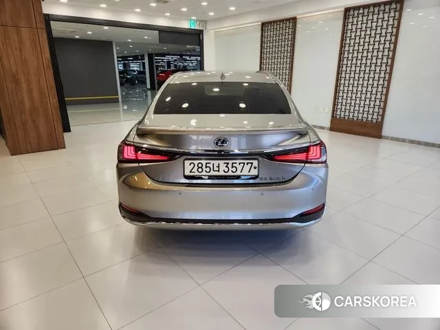 Lexus ES300h 7th generation 2021 Серый из Кореи, фото 4