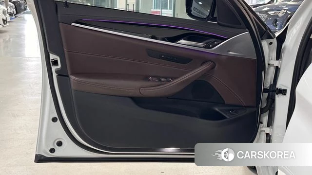 BMW 5 Series (G30) 2022 Белый из Кореи, фото 4